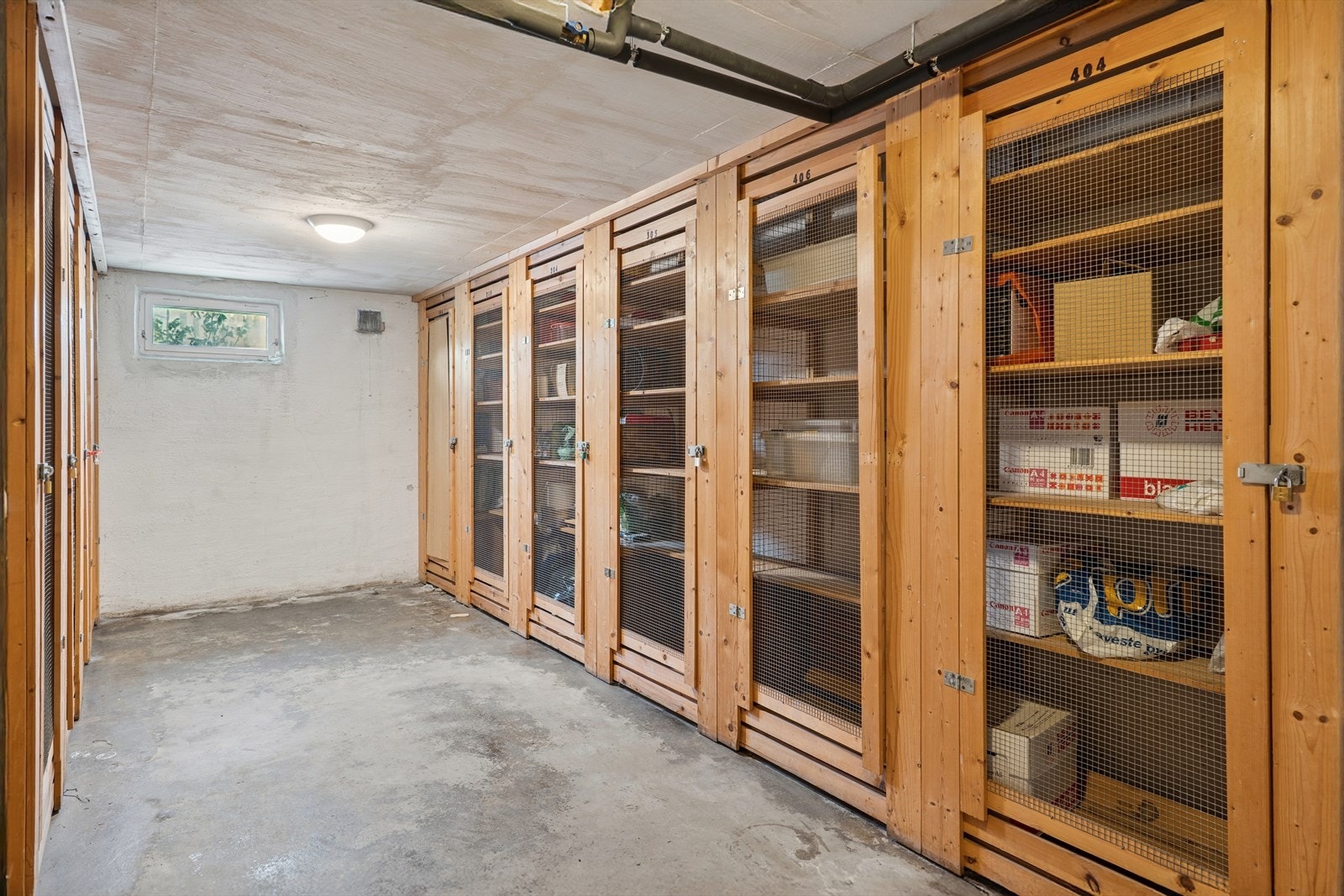 Og en matbod/skap Galleribilde