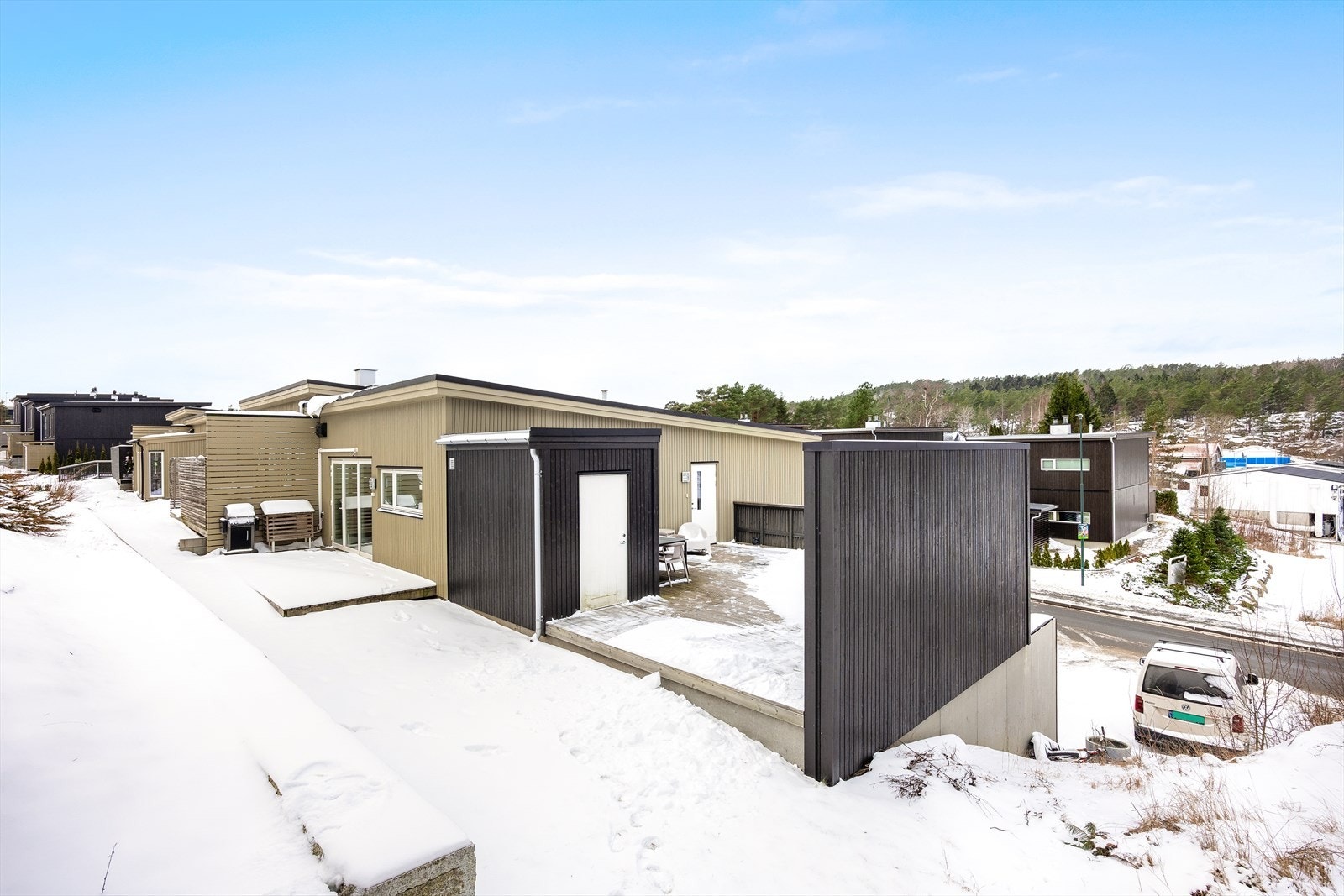 Boligen er en del av et nyere og etablert boligfelt. Galleribilde