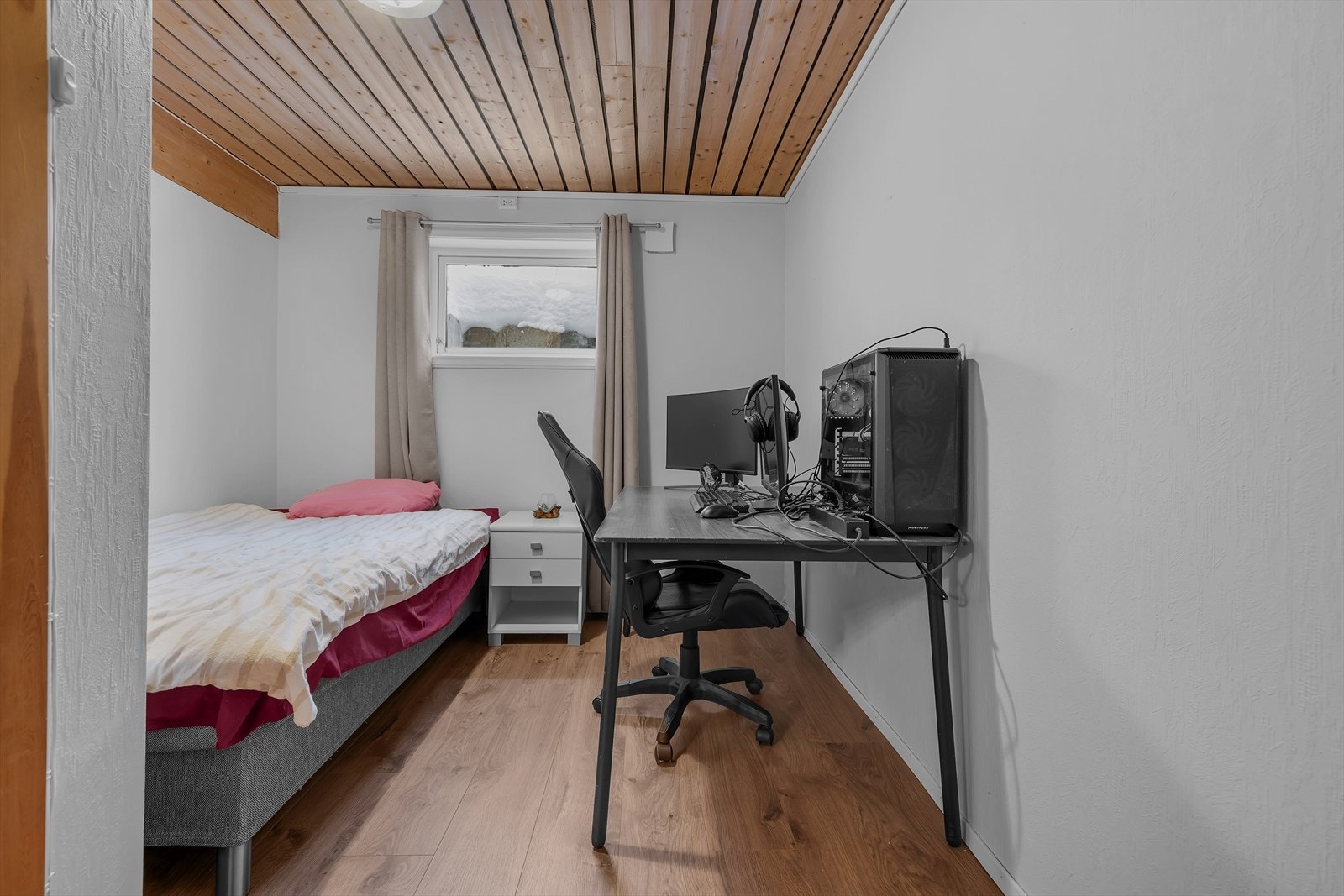 Underetasjen inneholder 2 soverom. Galleribilde