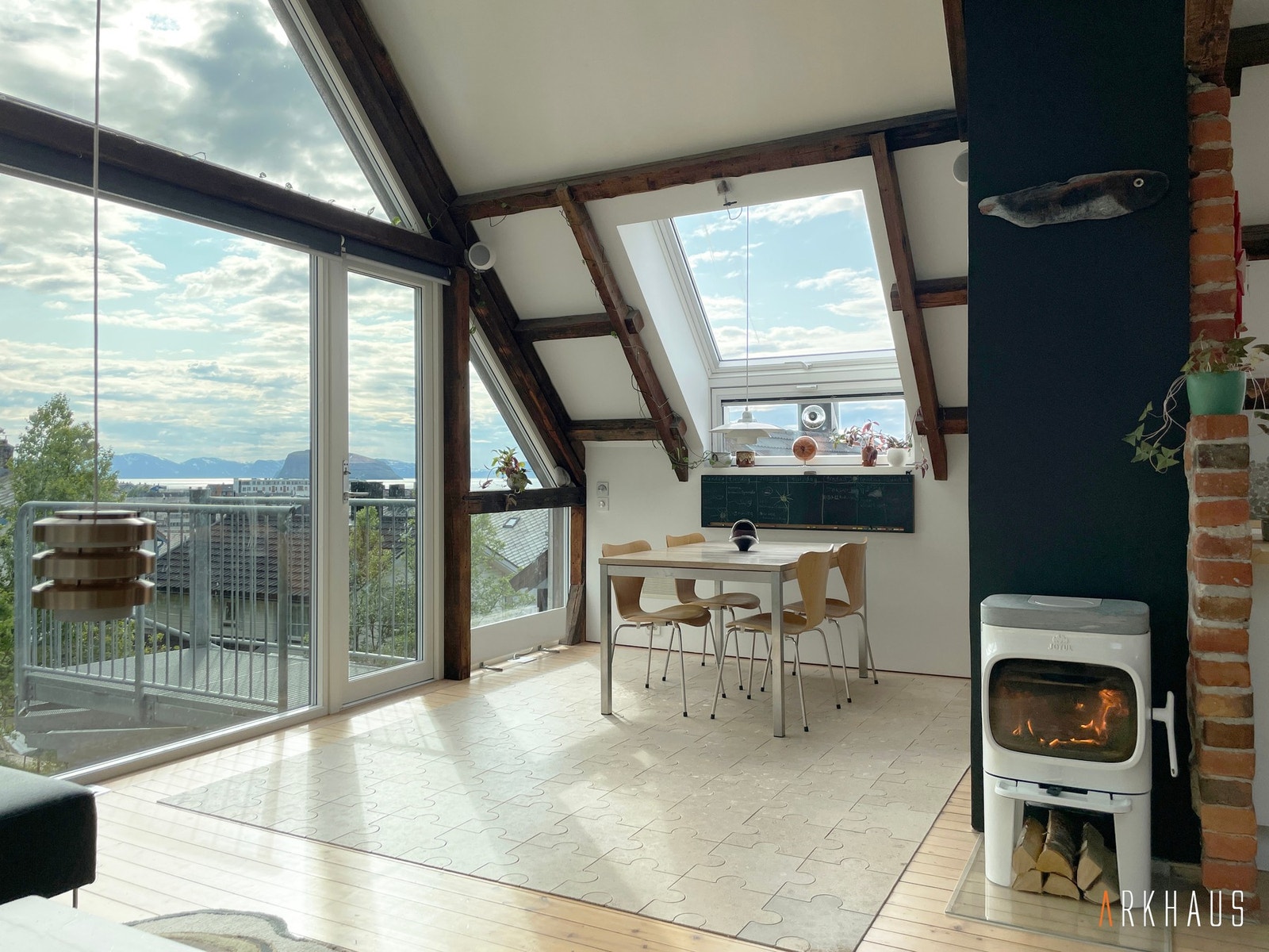 God plass til spisestue med plass til 6-8 personer Galleribilde