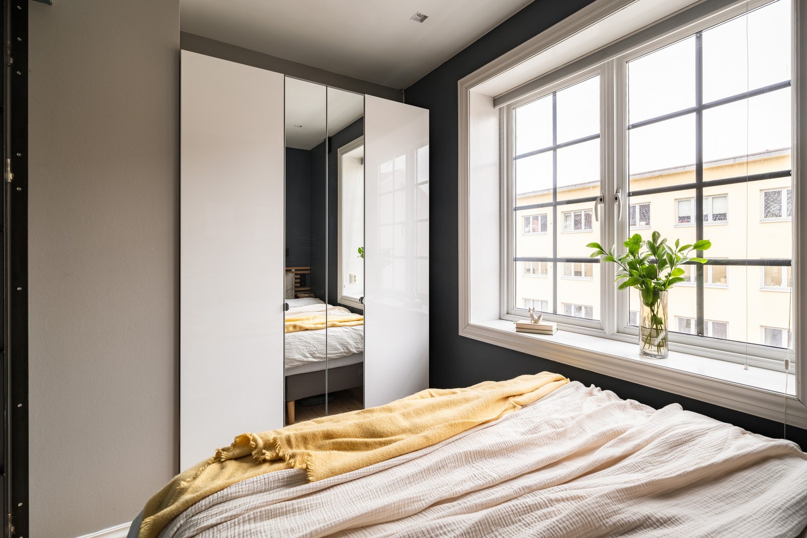 Godt med oppbevaringsplass i garderobeskap. Galleribilde