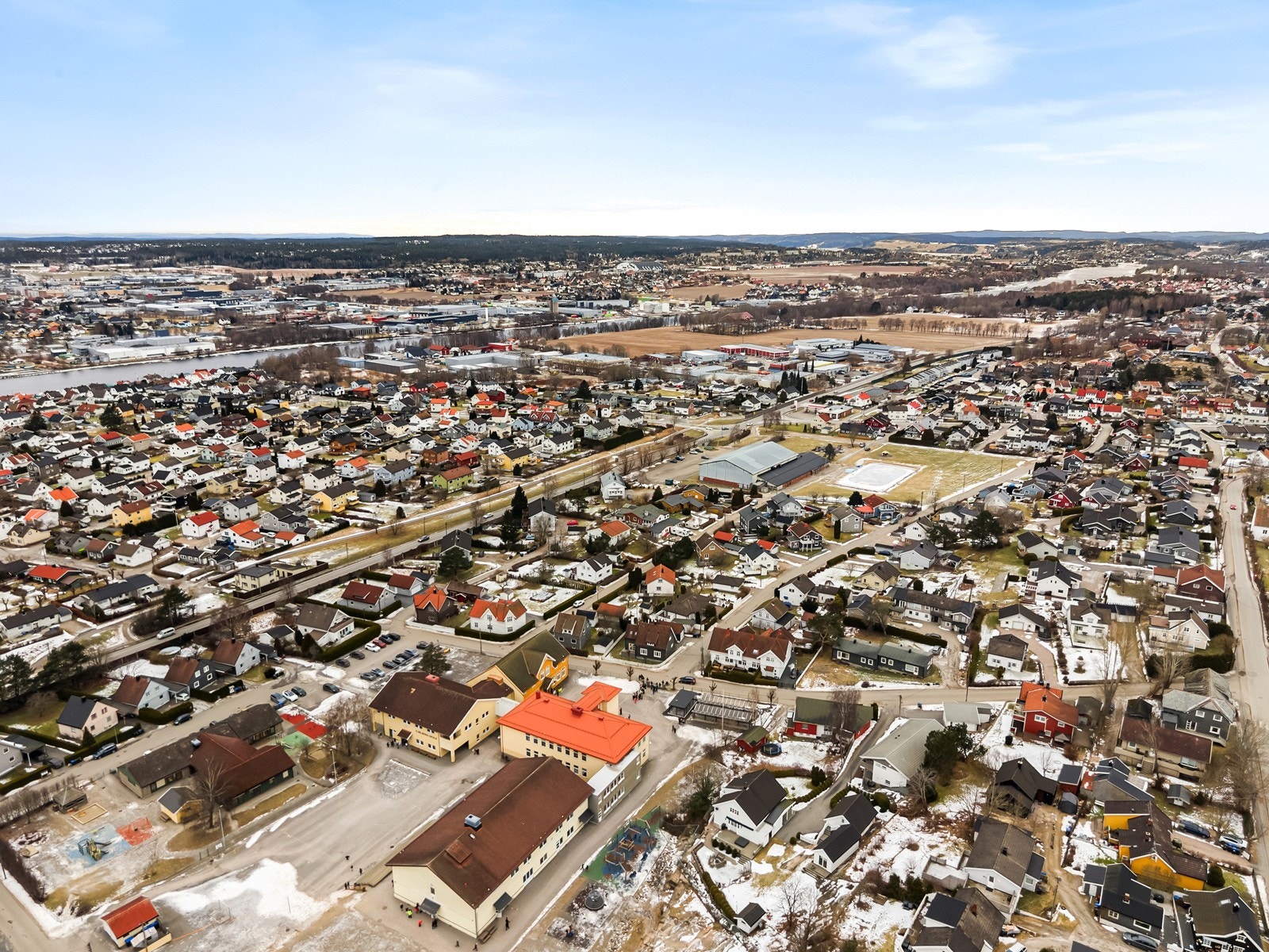 Borgehallen og Kjølberg skole balløkke ligger kun et par minutters gange unna. Galleribilde