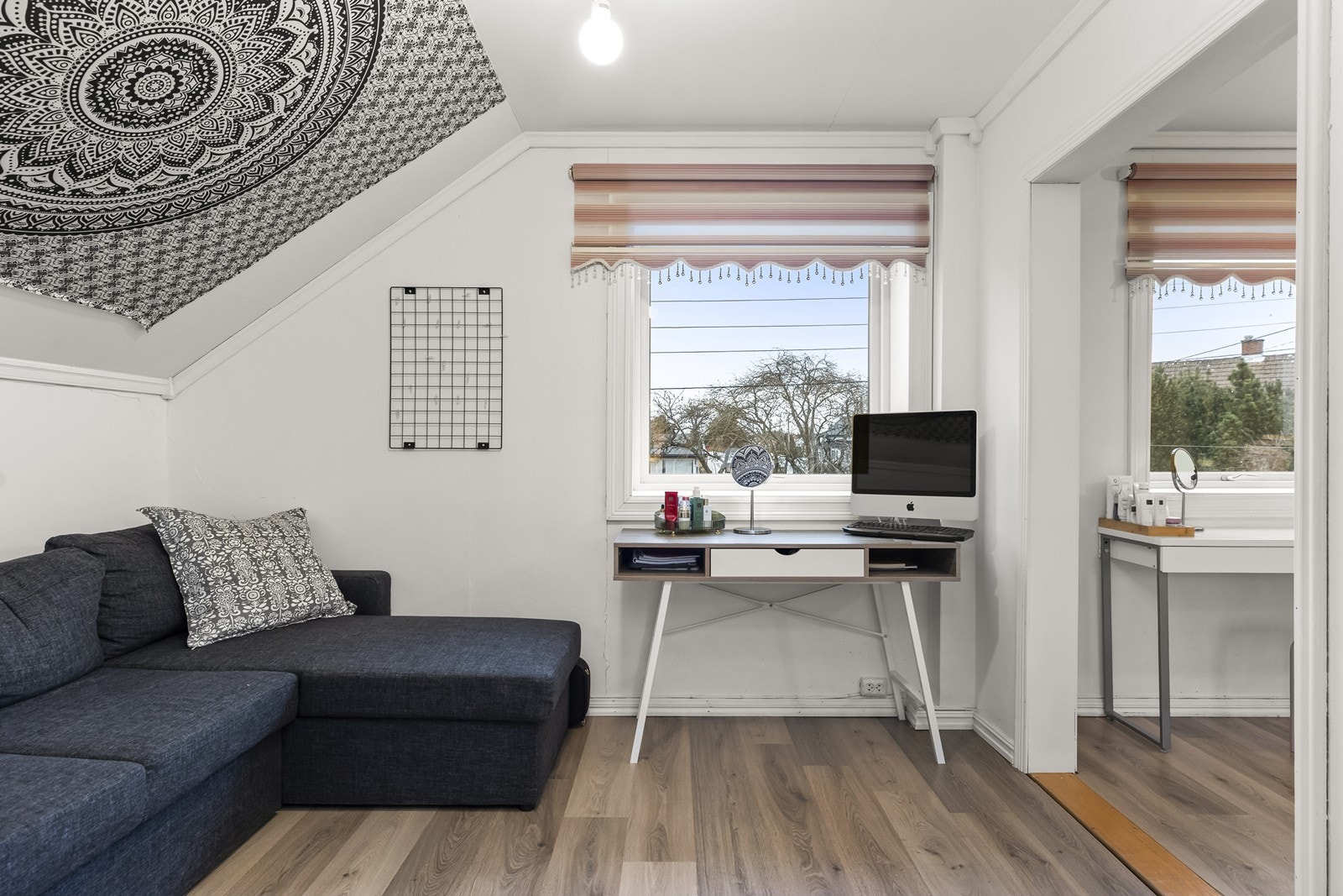 Alle soverommene i etasjen fikk en overflateoppussing i 2020. Galleribilde