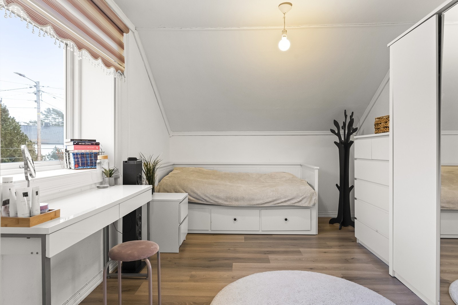 Det tredje soverommet i etasjen egner seg godt som barnerom, gjesterom eller kontor. Galleribilde