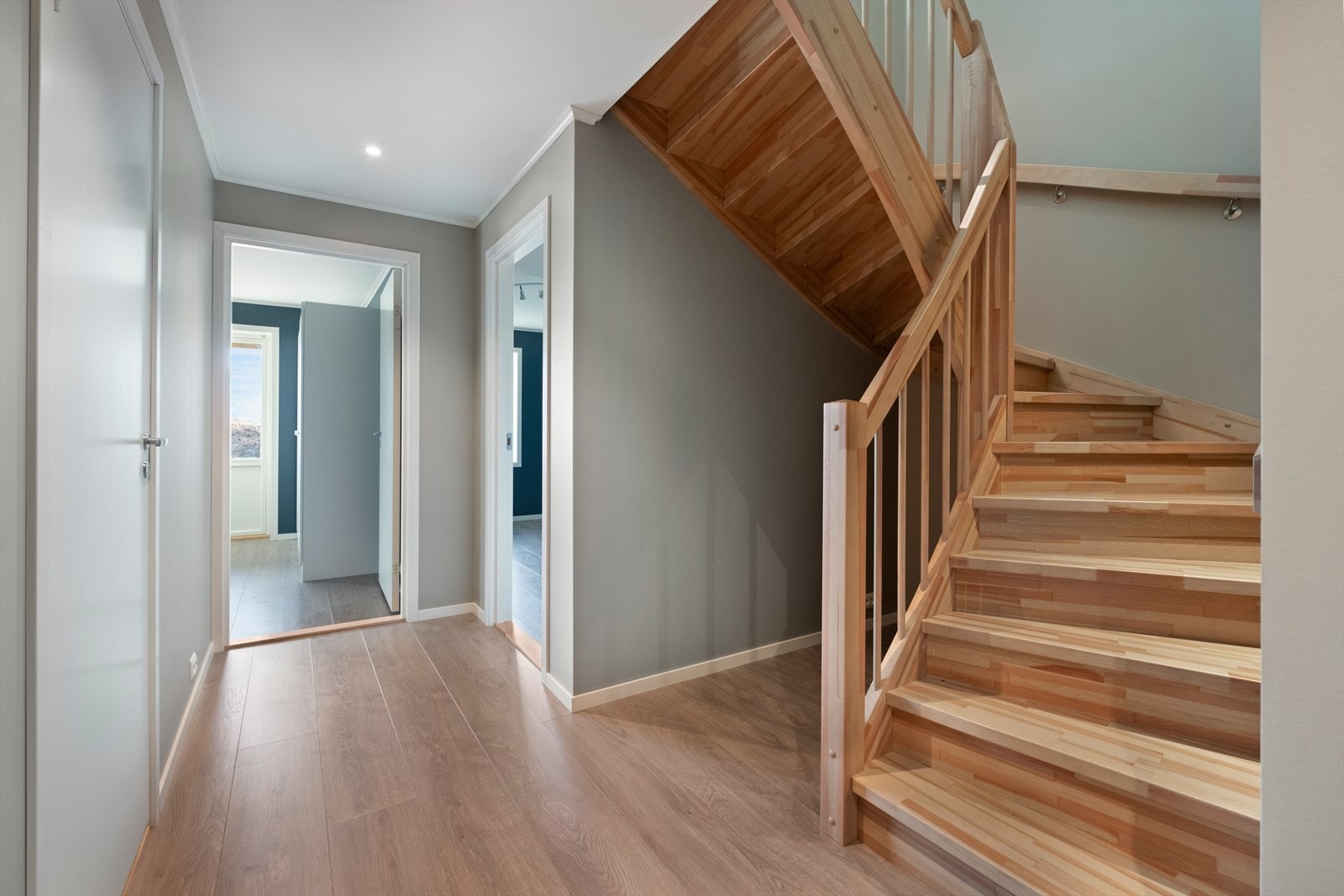 Trapperom/gang til nederste etasje Galleribilde