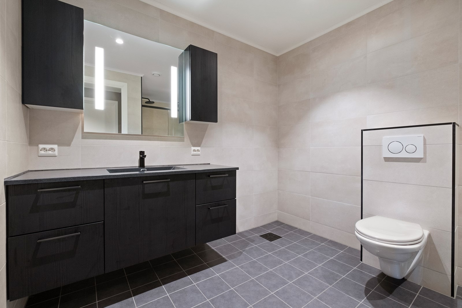 Flislagte overflater og elektriske varmekabler Galleribilde