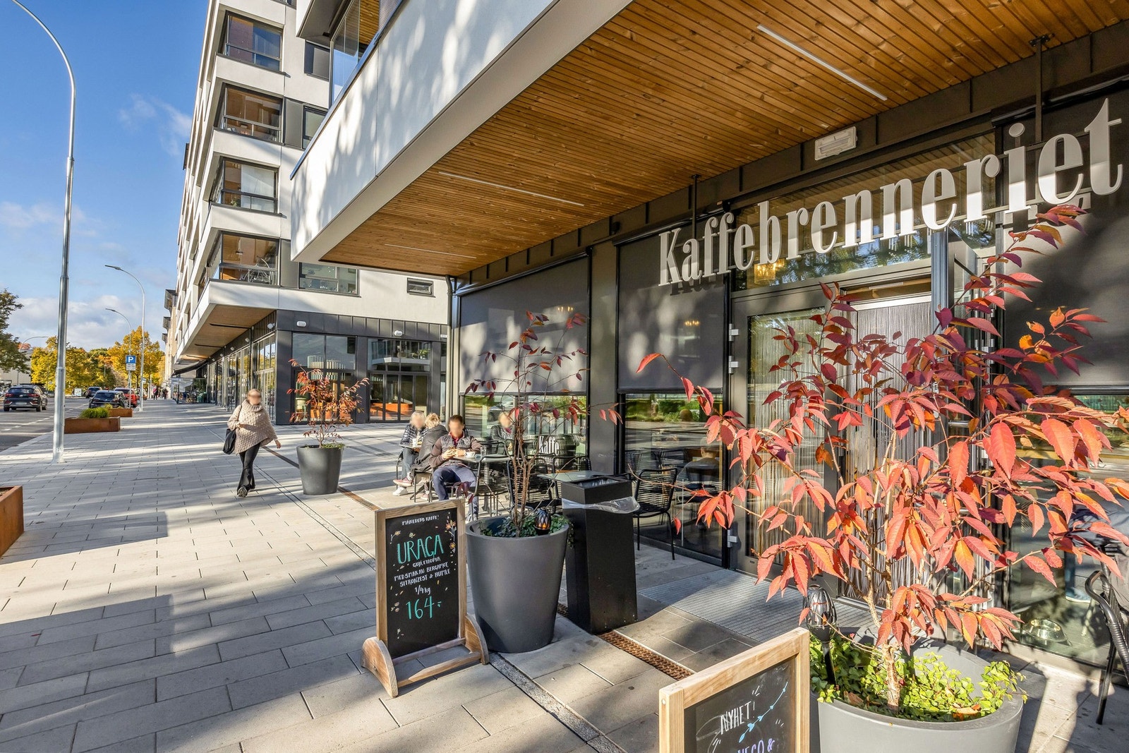 Det er nærhet til alle typer bymessige fasiliteter som kafeer, restauranter og butikker, samt flotte tur- og rekreasjonsområder. Galleribilde