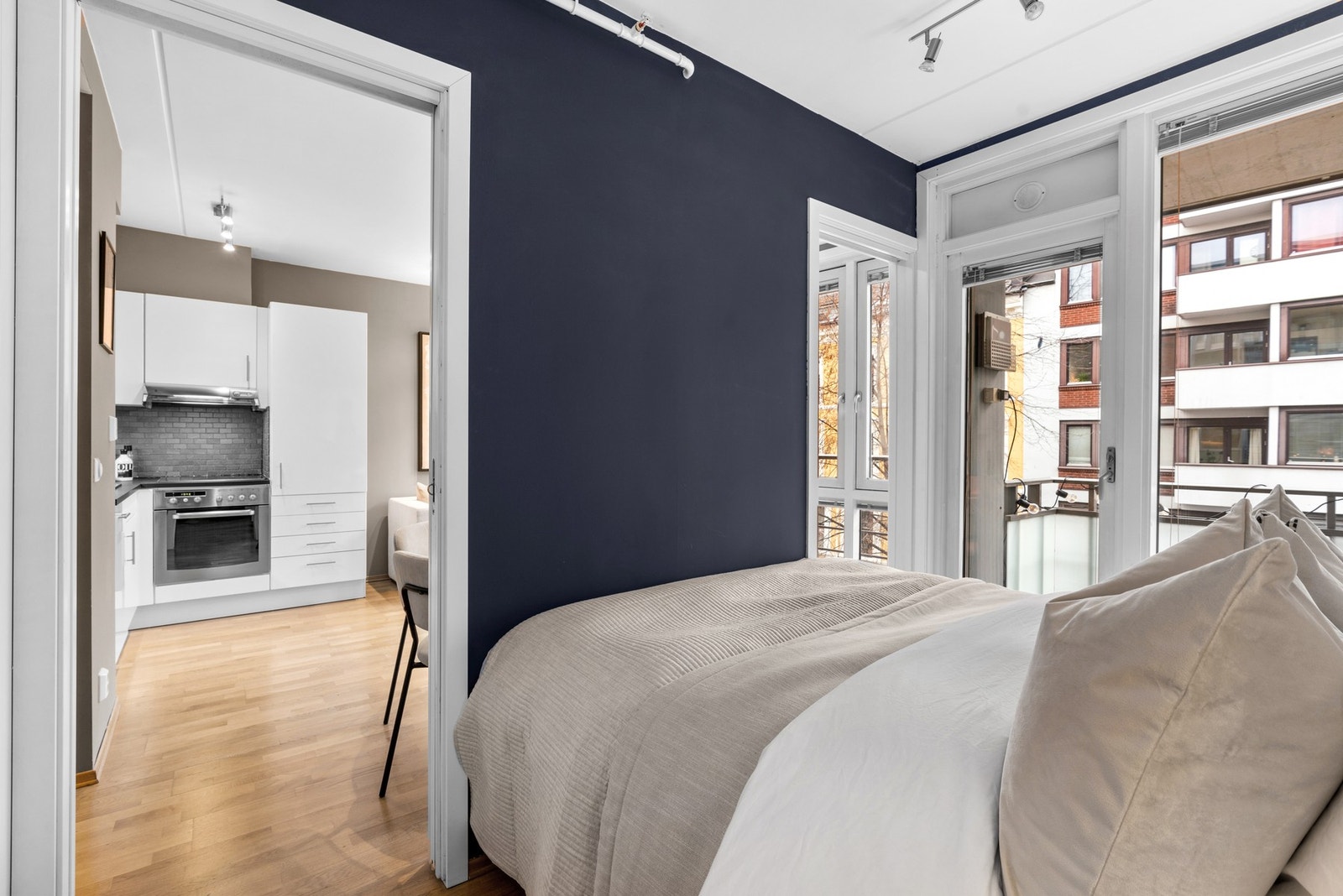 Ekstra lagringsplass finnes i to disponible boder på inngangsplan, på til sammen ca. 7 kvm. Galleribilde