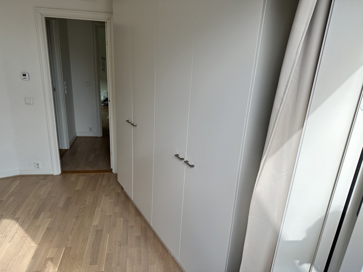 Ledig rom - store garderobe Galleribilde