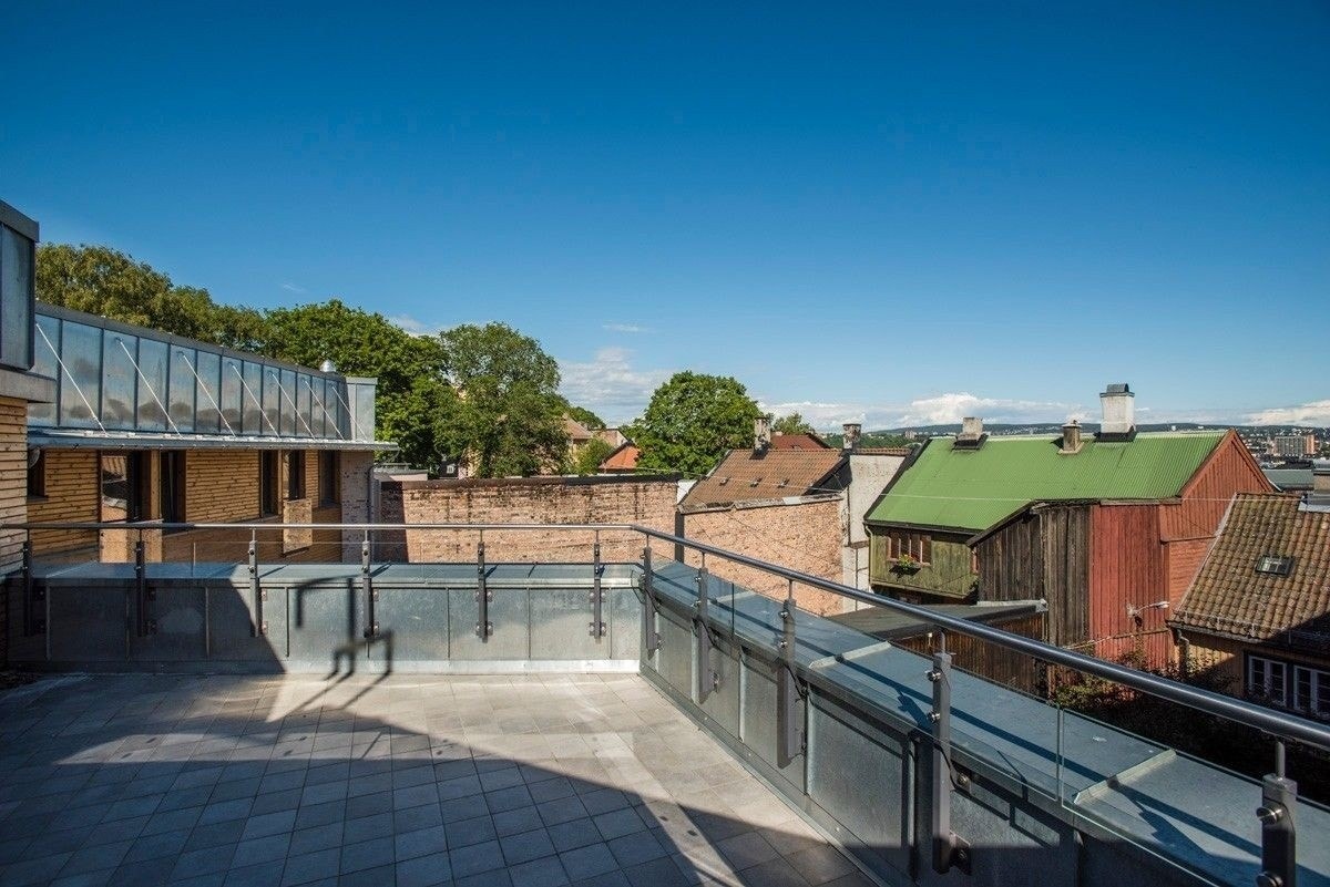 Terrace off the available bedroom Galleribilde