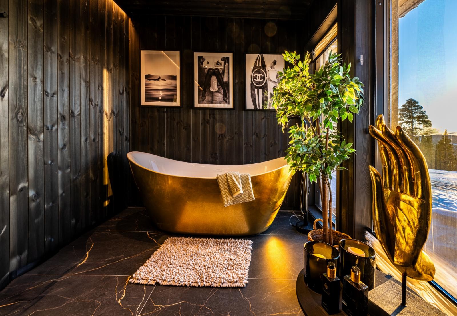 Det lekre spabadet som gir hele hytten et eksklusivt preg. Galleribilde