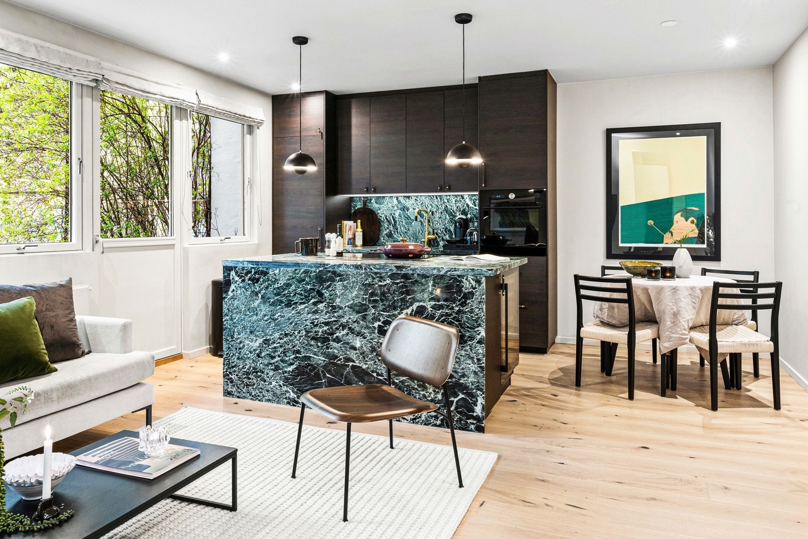 Utgang til terrassen fra stuen Galleribilde