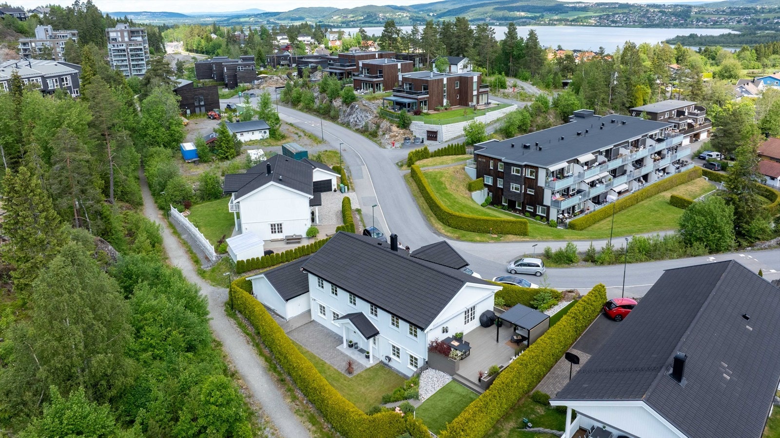 Hektneråsen er et naturskjønt område beliggende på Nedre Romerike i Rælingen kommune, kun 10 minutter fra Lillestrøm sentrum. Galleribilde