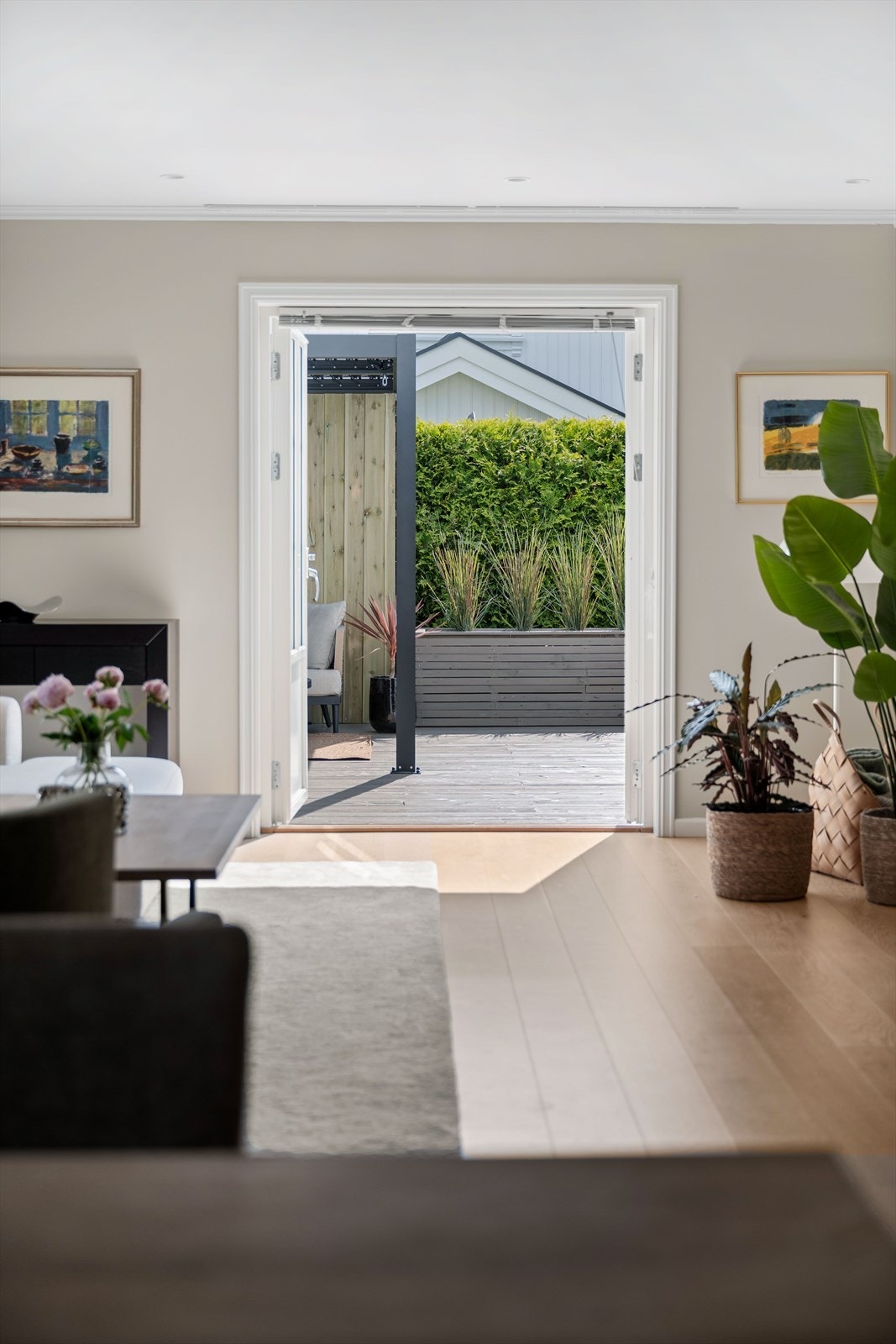 Fra stuen har man utgang til et flott uteområde. Galleribilde