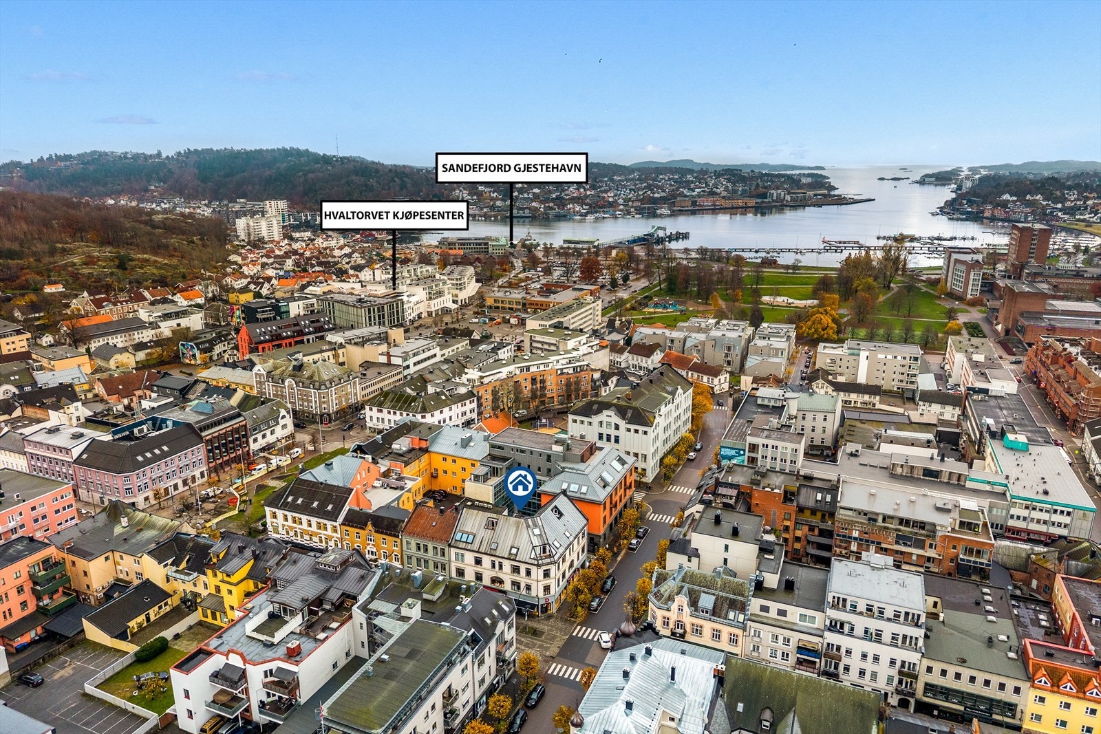 Her bor du midt i hjertet av byen, med alle sentrumsfasiliteter kun et steinkast unna. Sandefjord byr på en helt spesiell atmosfære - et kompakt sentrum tett knyttet til fjorden og en rik sjøfartshistorie som gir byen sin unike sjarm. Galleribilde
