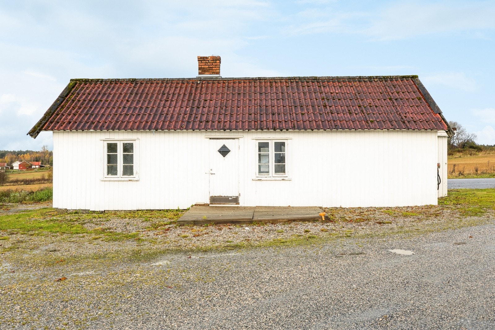 Anneks/bryggerhus opprinnelig fra ca. 1750. Bygningen har tidligere innholdt både kjøkken, bad og oppholdsrom, men grunnet alder og dårlig tilstand er dette nå revet ut. Galleribilde