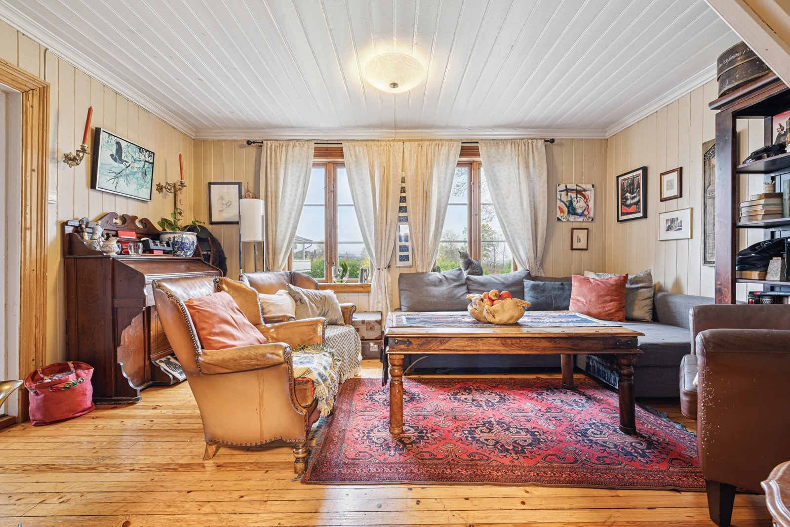 Stue og spisestue i bolighuset Galleribilde