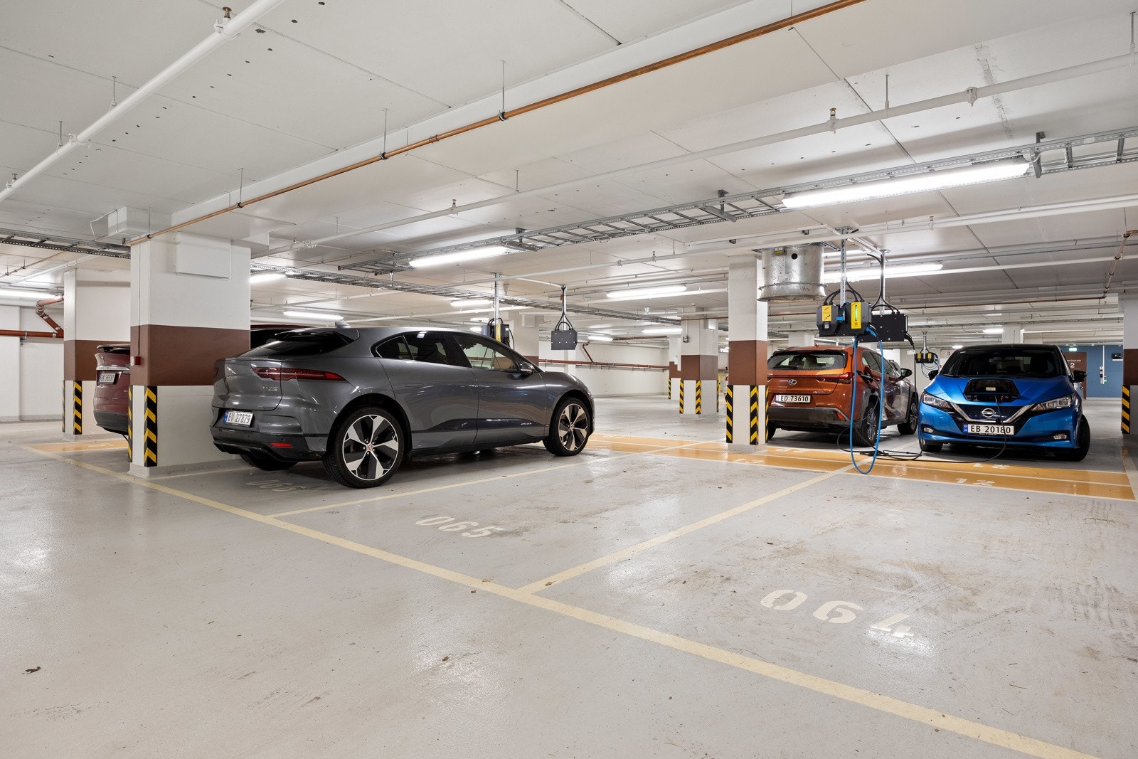 Det medfølger garasjeplass med elbil lader Galleribilde