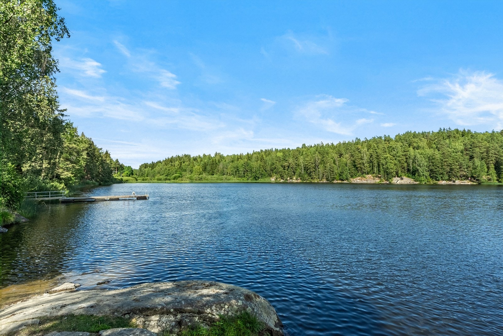 Her bor du med marka i umiddelbar nærhet med gode turområder, sommer som vinter. Galleribilde