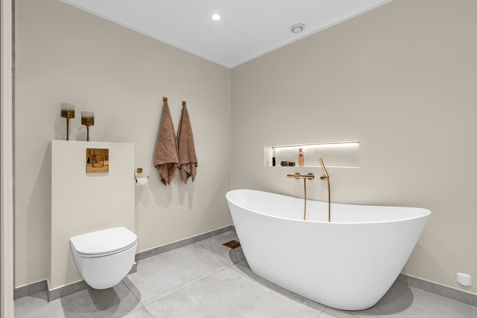 Badet har lekre detaljer i gull. Galleribilde