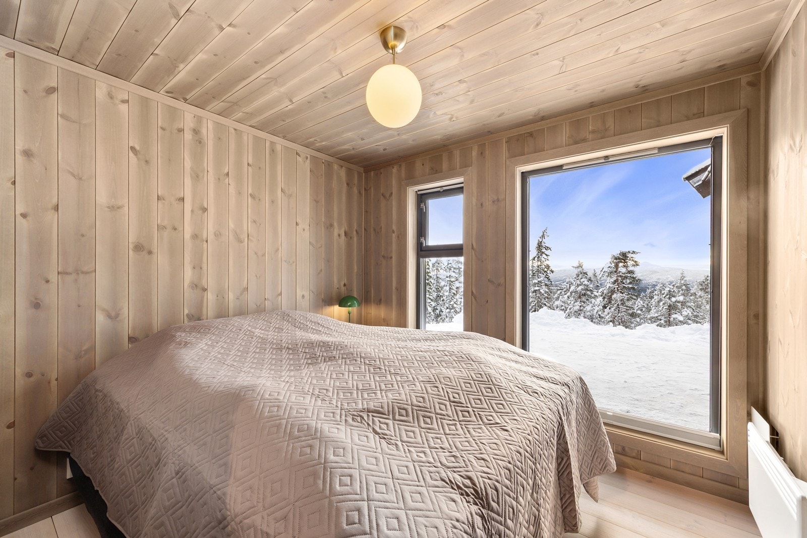 Hovedsoverom på hovedplan med fantastisk utsikt mot syd Galleribilde