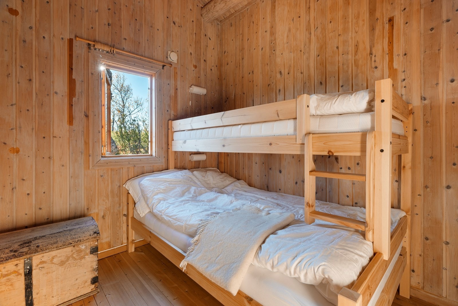 Soverom nr. 2, også med familiekøye. Galleribilde