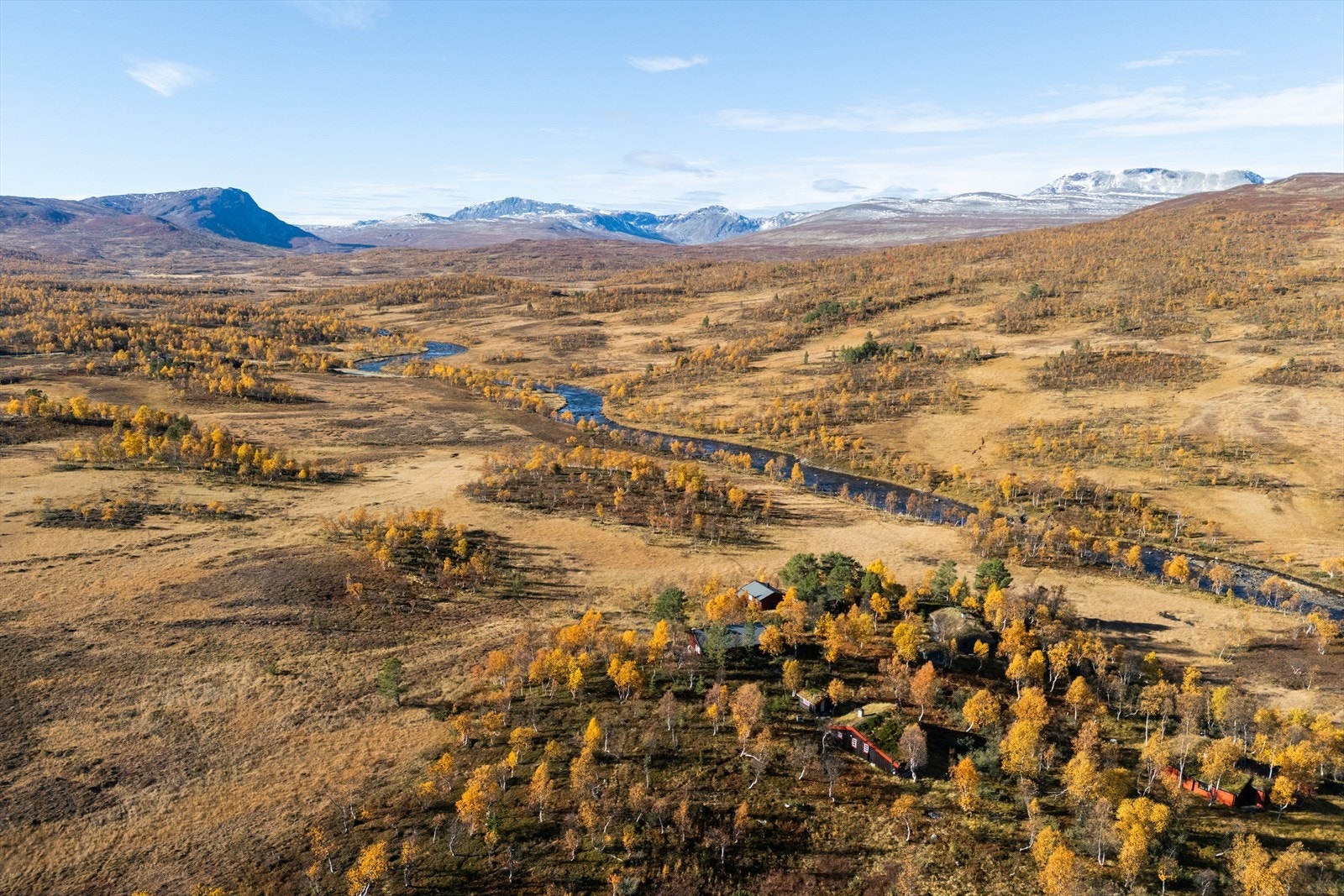 Hytten ligger i nydelige omgivelser, med et bredt utvalg av fine turmuligheter, sommer som vinter. Galleribilde