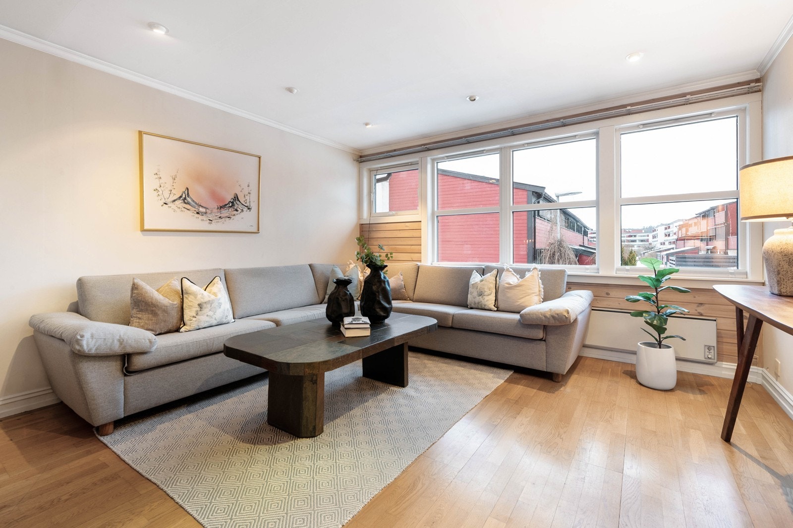 Boligen går over to plan og har familievennlig og arealeffektiv planløsning Galleribilde