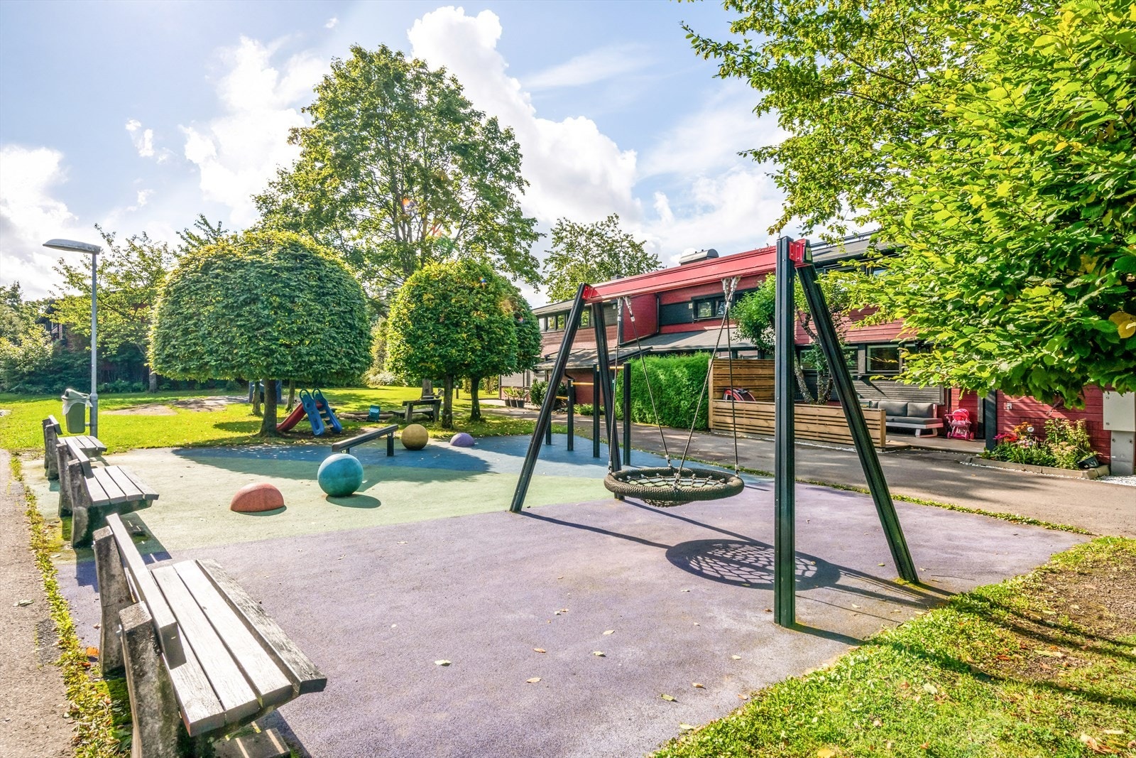 Barnevennlig borettslag med flere lekeplasser på eiendommen Galleribilde