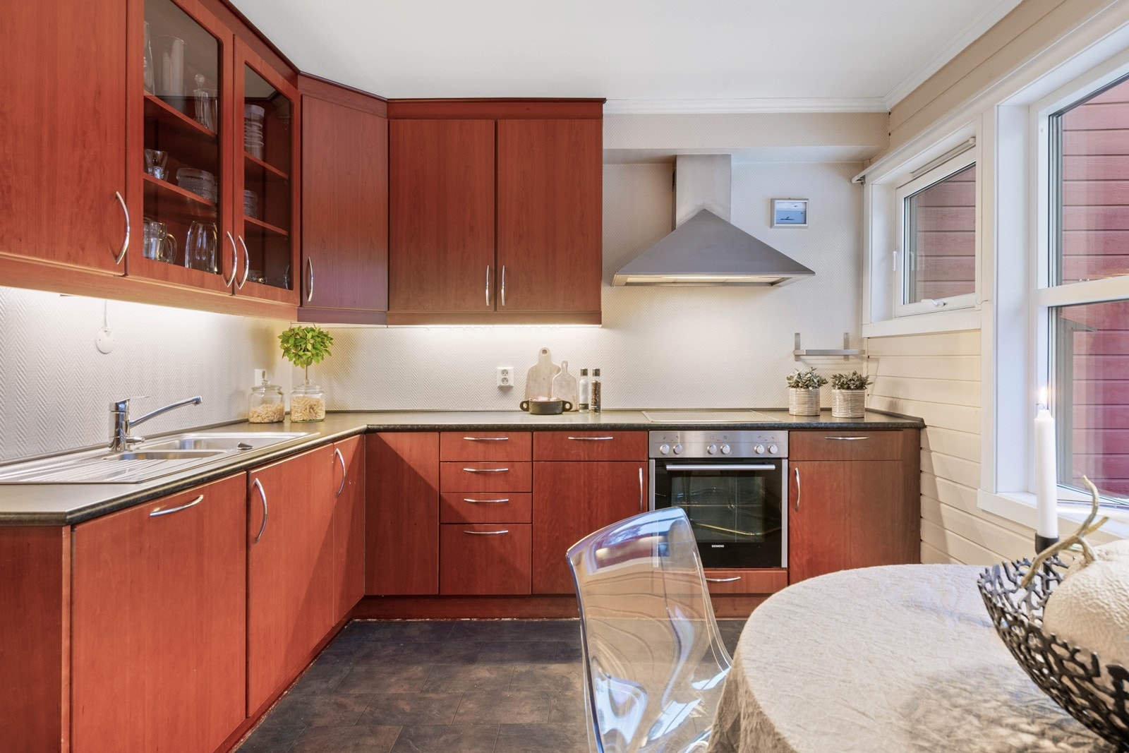 Eldre kjøkken i separat rom Galleribilde