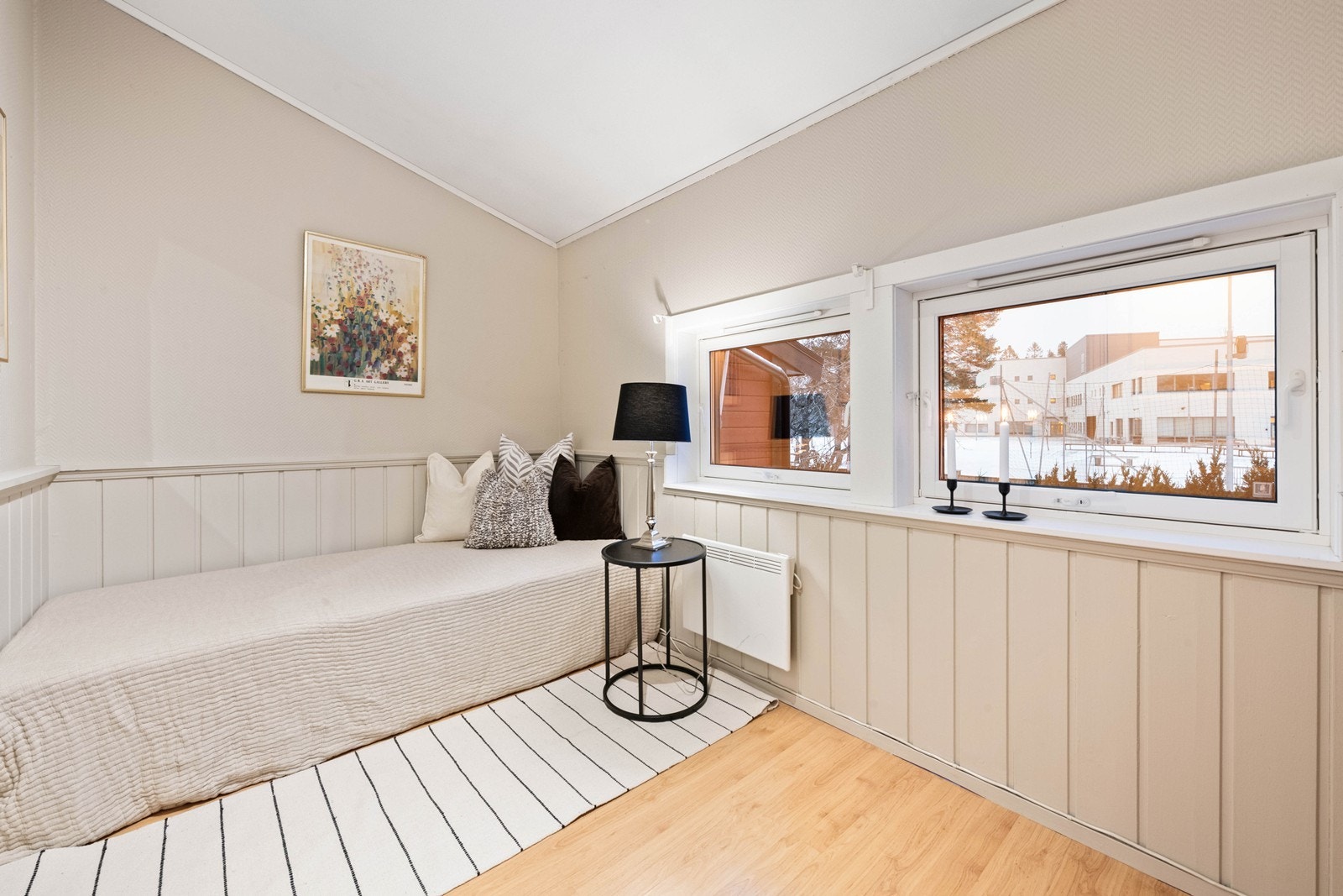 Soverom III - Skyvedørsgarderobe på både soverom II og III Galleribilde