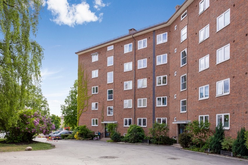 Inngangspartiet vender inn mot rolig bakgård. Galleribilde