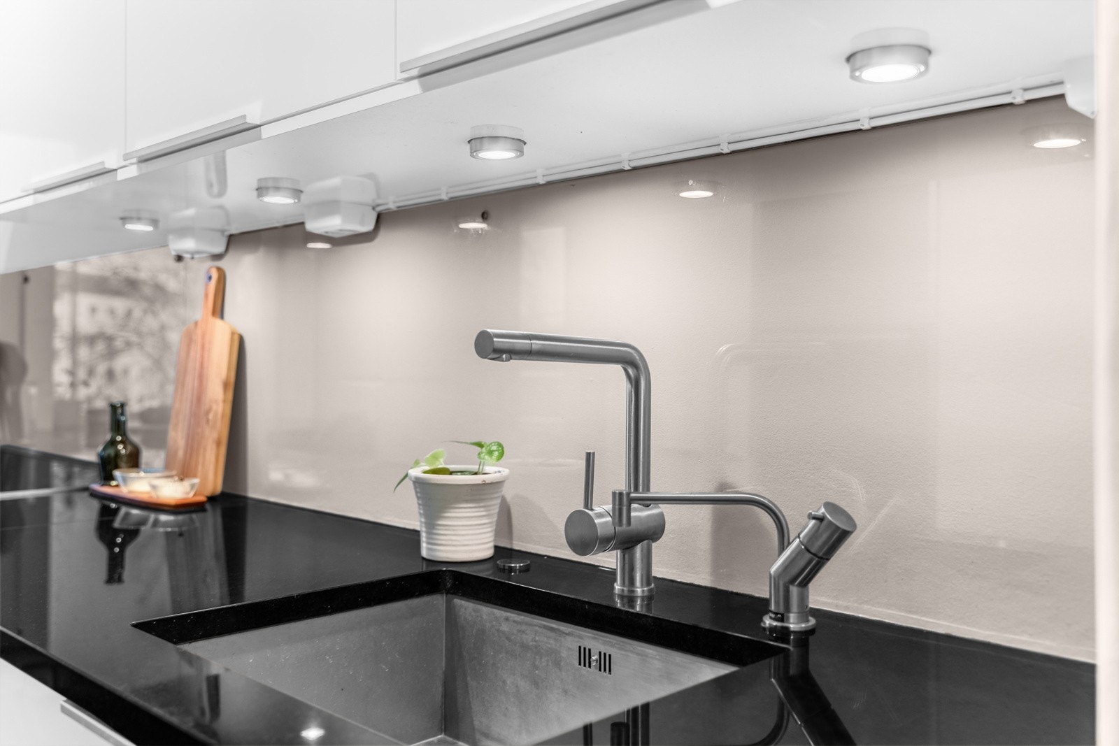 I forbindelse med oppussing av kjøkkenet ble det installert Quooker som gir kokende vann direkte fra kranen. Galleribilde