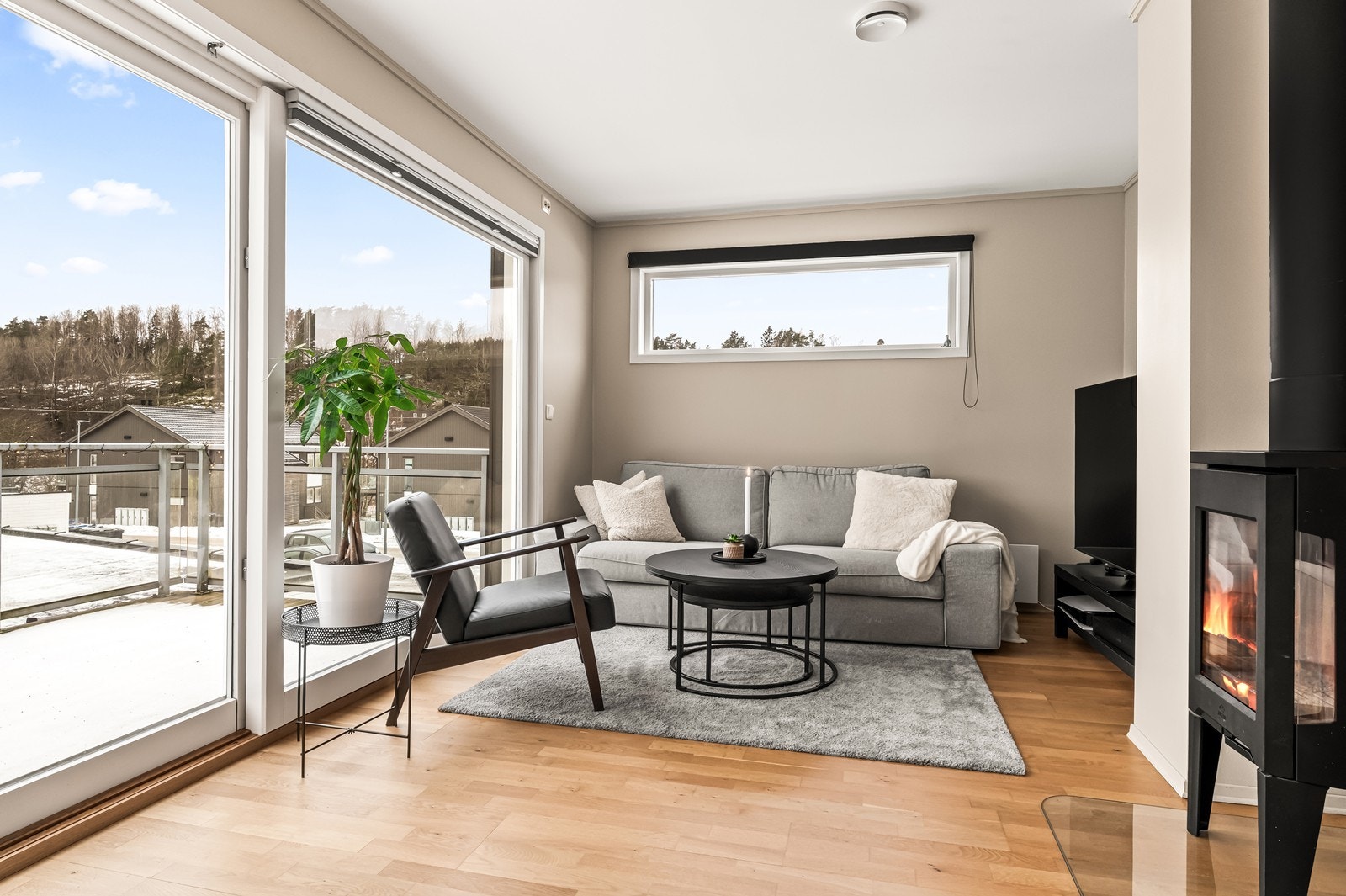 Leiligheten har en åpen og sosial planløsning mellom stue og kjøkken. Galleribilde