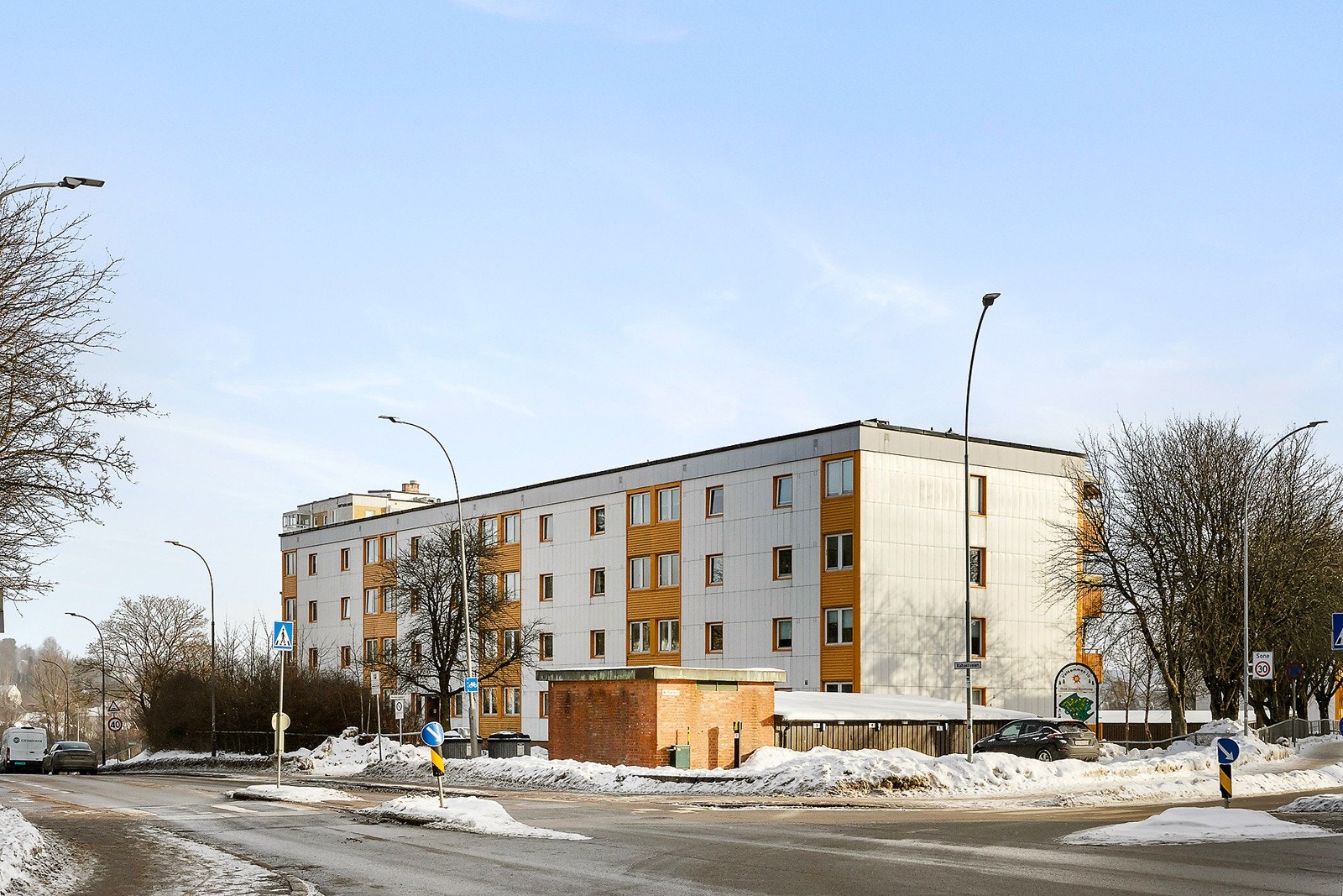 Varmtvann, fyring, internett og kabel-TV inkludert i felleskostnadene. Galleribilde