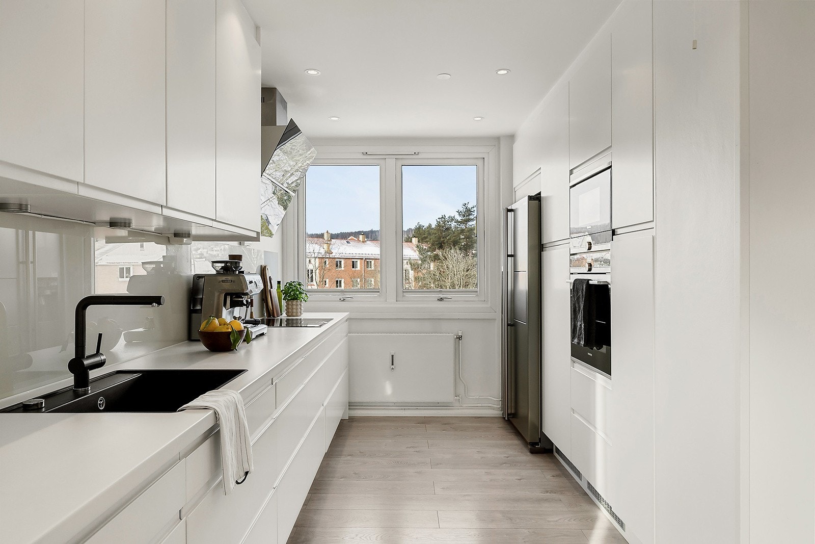 Godt med skap- og benkeplass. Galleribilde