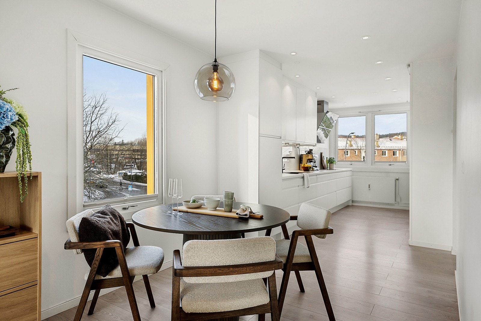 Velkommen til Kalbakkveien 11A, 3. etasje. Visning mandag 23.02, kl. 17:00-18:00. Foto: Junaid Hanif/Diakrit Galleribilde