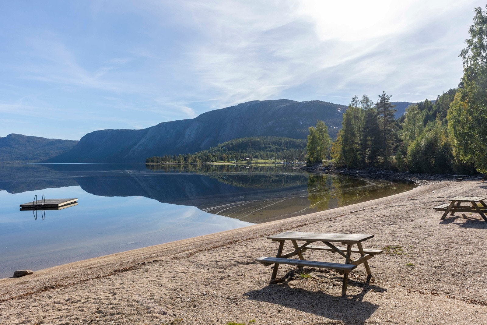 Om sommeren kan Nisser benyttes til mange flotte båtturer, bading og soling på stranden. Galleribilde
