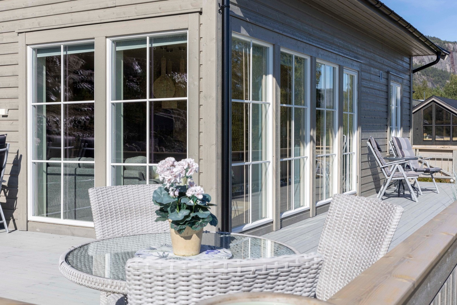 Nyt fantastisk utsikt over Nisser fra den store terrassen. Galleribilde