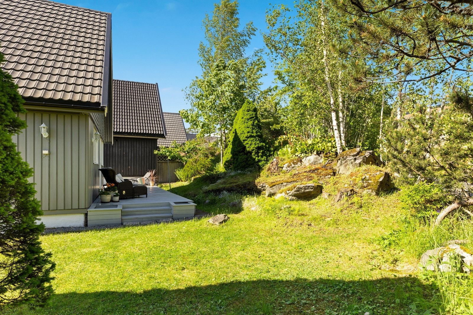 Hagen og terrassene gir gode muligheter for lek og rekreasjon i grønne omgivelser. Galleribilde