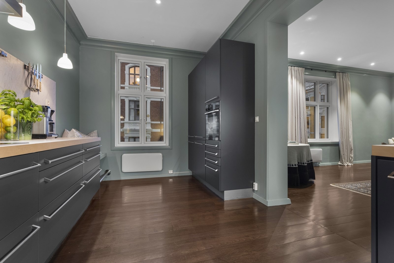 Kveldsstemning fra kjøkkenet. Galleribilde