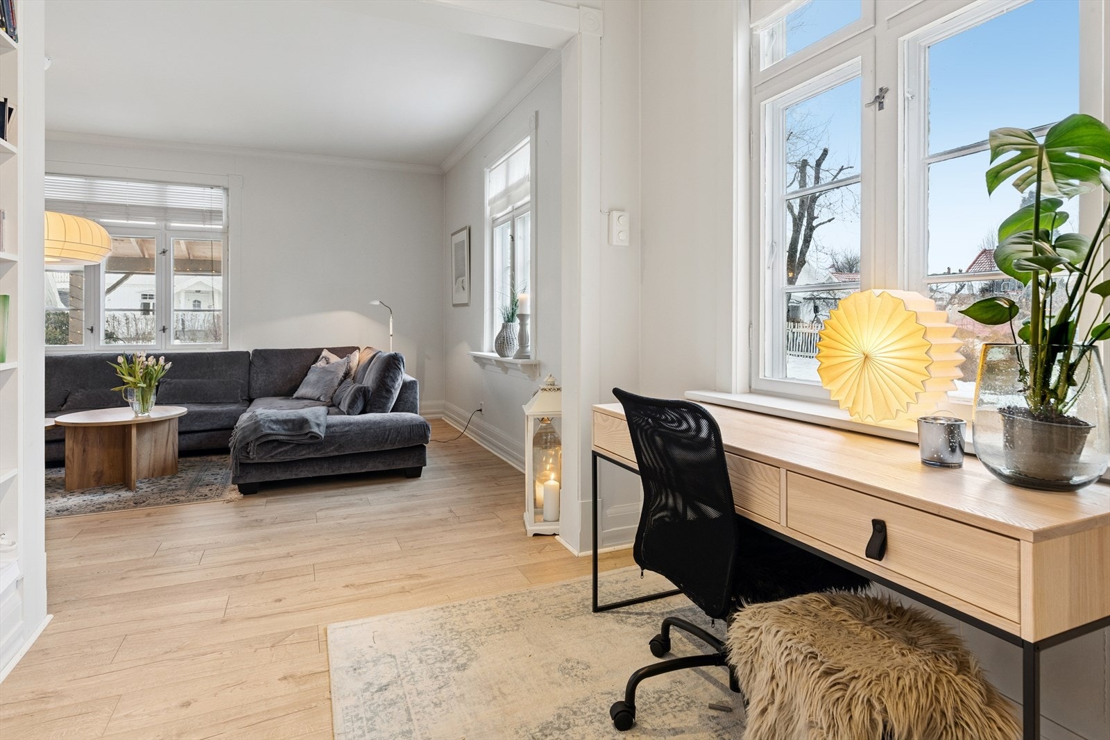 I stuen kan du skape egne soner til både avslapning, sosialt samvær eller hjemmekontor. Galleribilde