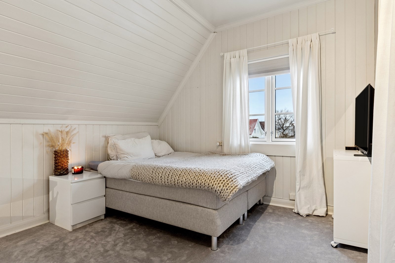 Lyst og delikat soverom. Galleribilde