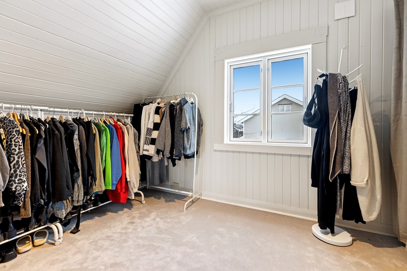 Soverommene har god plass til oppbevaring av klær og diverse utstyr. Galleribilde