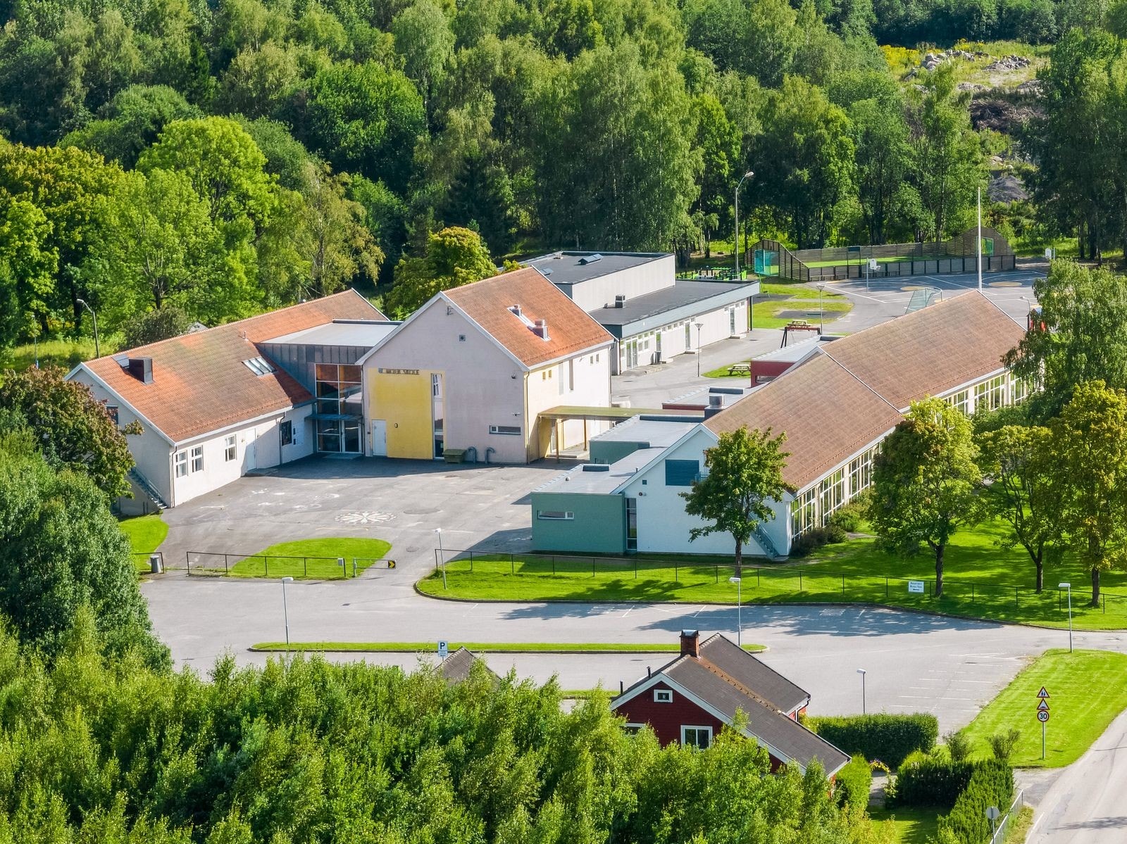 Moen skole har ca. 200 elever fra 1. til 7. klasse Galleribilde