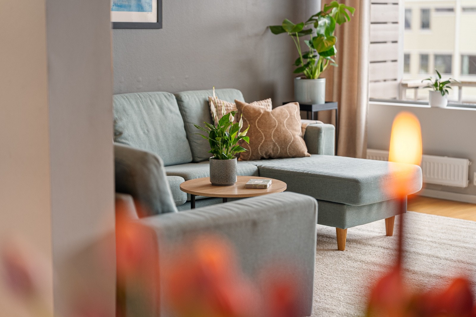 Oppvarming via radiatorer som er inkludert i felleskostnadene gir en jevn og god temperatur året gjennom. Galleribilde