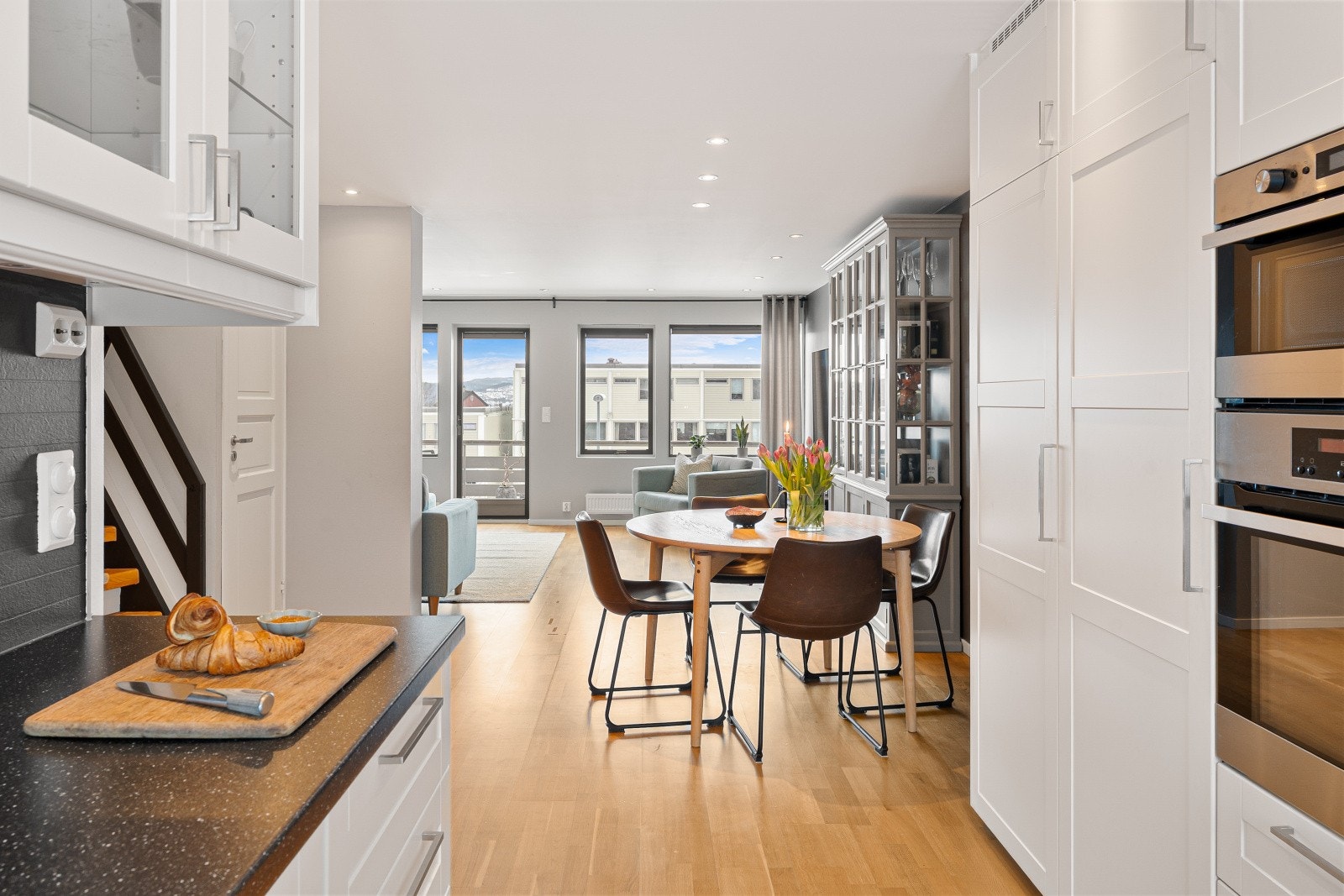 Romslig stue og kjøkken på 42 kvm Galleribilde