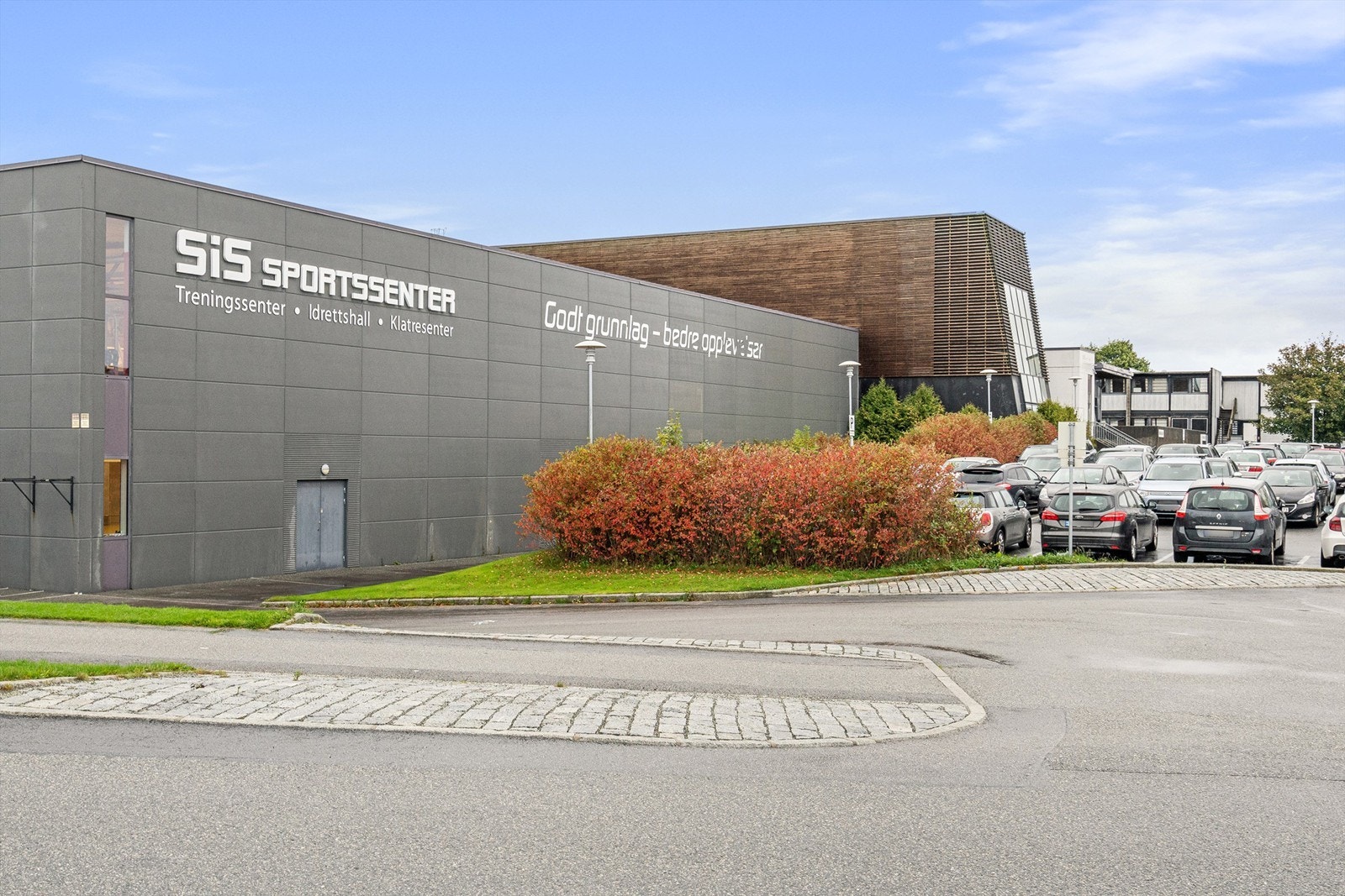 UIS og SIS, er i kort avstand fra boligen. Galleribilde