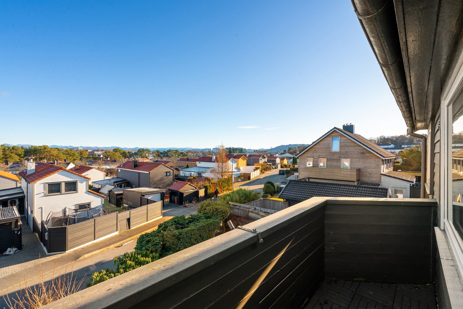Balkong som vender mot nordøst. Flott utsikt og morgensol. Galleribilde