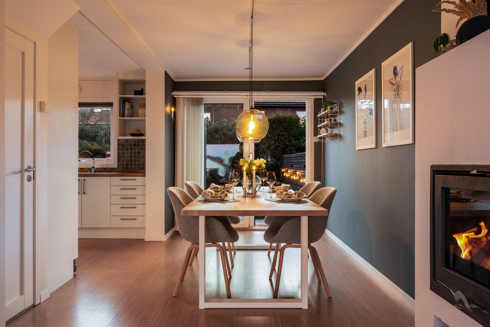 Fra kjøkken er det nedgang til kjeller. Galleribilde